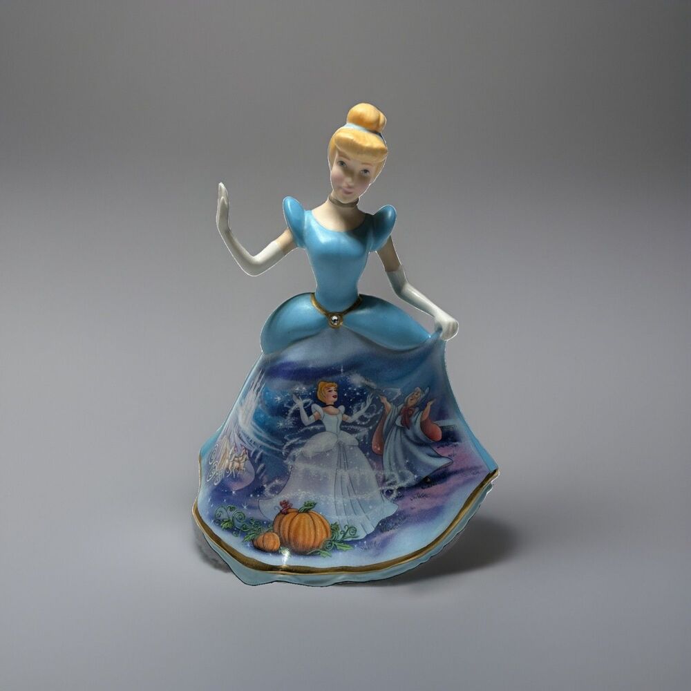 Vintage Disney Cinderella Figurine 2004 6" (Cinderella Movie) Bradford Edition